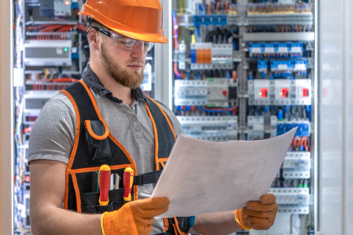 Electrician vs Electrical Engineer and the Key Differences in Training and Work